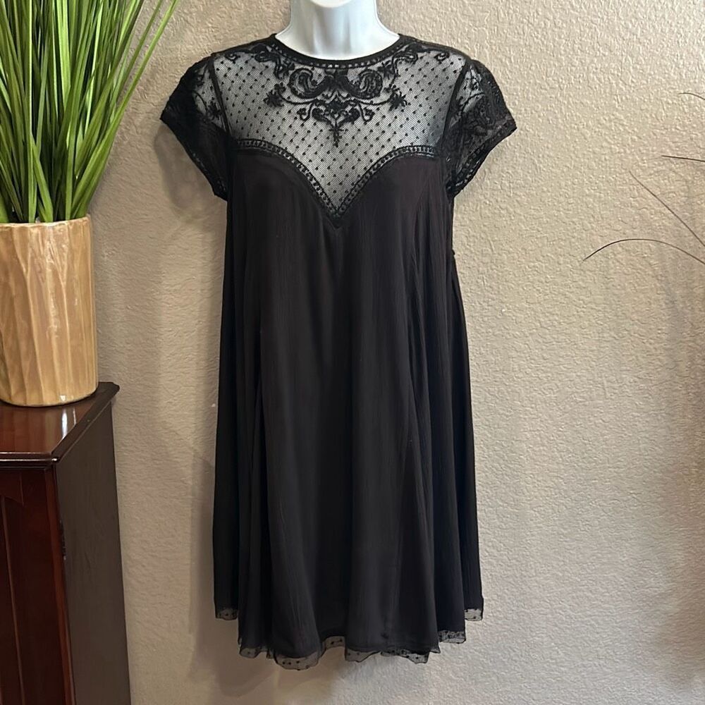 #336* Kimchi Blue, black Lace A-line midi dress size small ￼